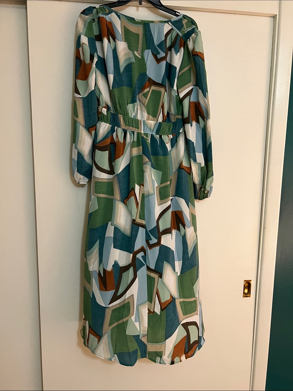 Geo-Print Long Sleeve Midi Dress in Green - Picture 4 of 4